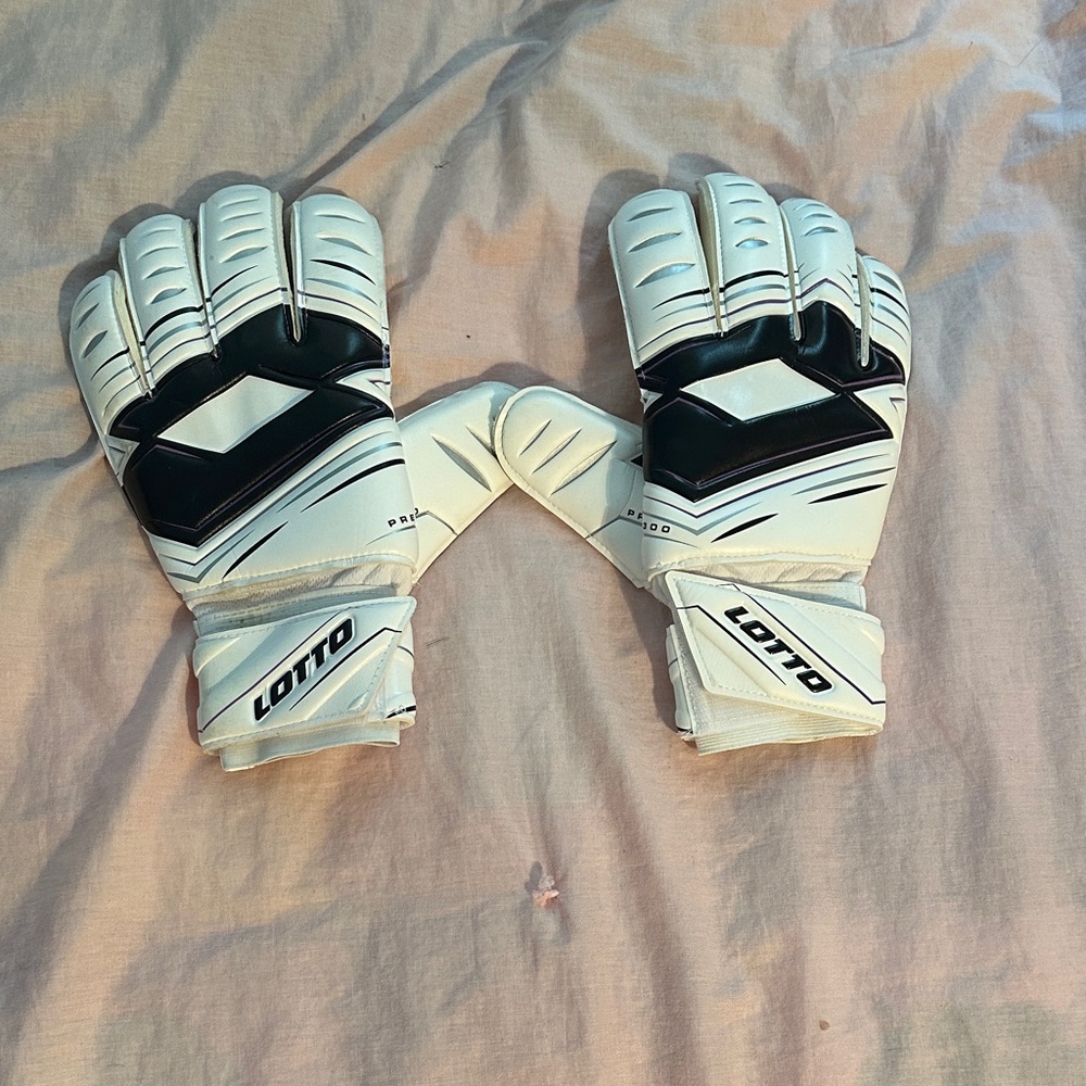 Lotto White and Black Goalkeeper Gloves Size 9